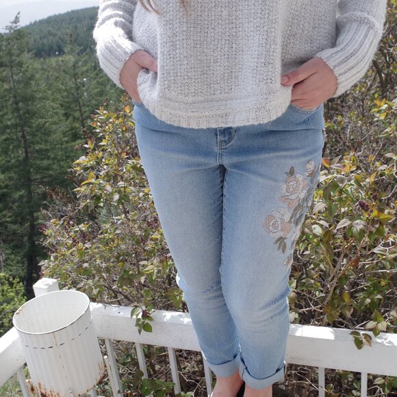 Chico's Embroidered Women's Jeans Ankle - Picture 2 of 7